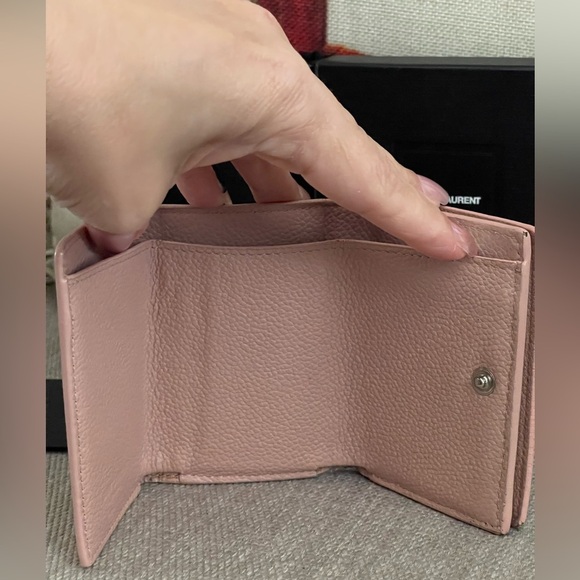⭐️COA⭐️SAiNT LAURENT “DISTRESSED” LiL PiNK TRiFOLD WALLET💕💥FULL iNCLUSiON💥💕 - Picture 7 of 12